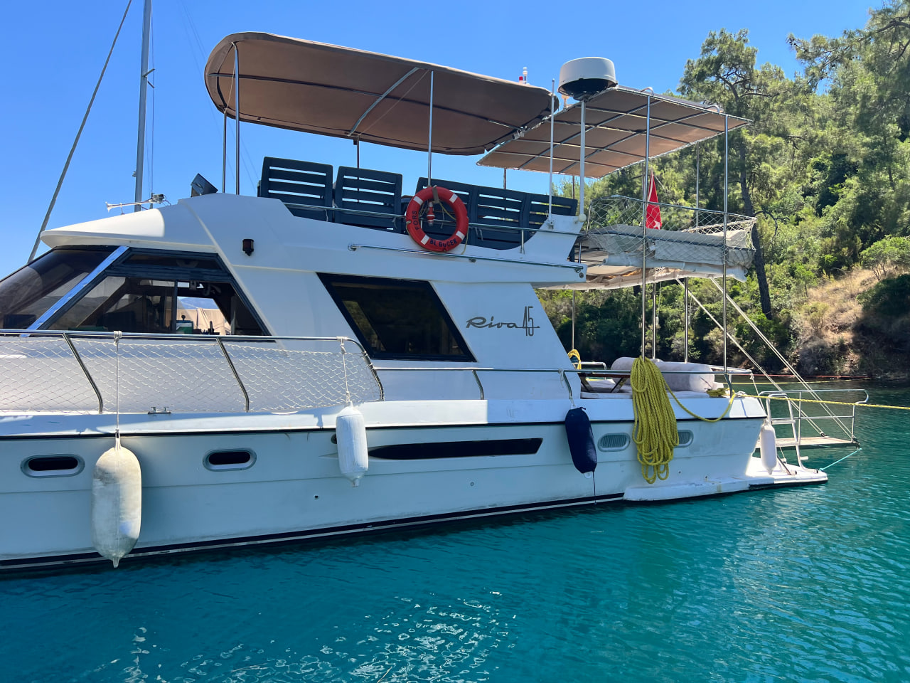 Fors Yacht konforlu kabin ve yatak düzeni