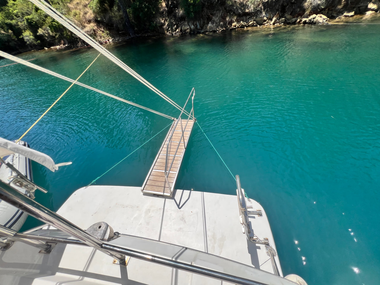 Fors Yacht Göcek koyunda demirli